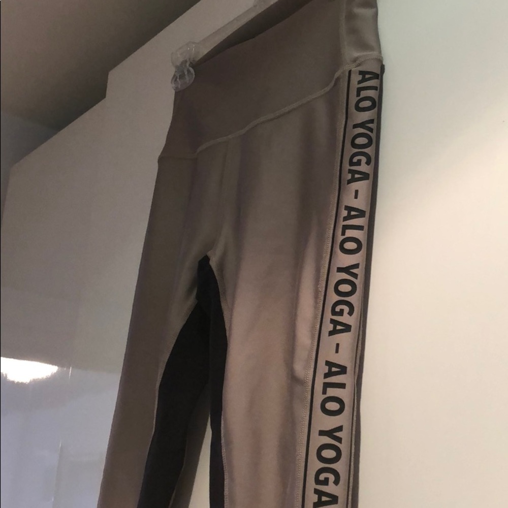 Alo yoga workout pants size M